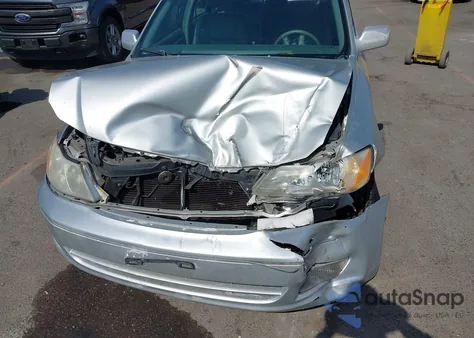 2000 Toyota Avalon Xls z USA, uszkodzony, nr VIN 4T1BF28B4YU083666